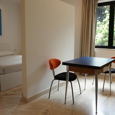 Kiwi Apartment Latina Luaran gambar