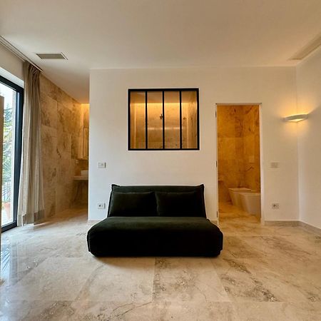 Kiwi Apartment Latina Luaran gambar