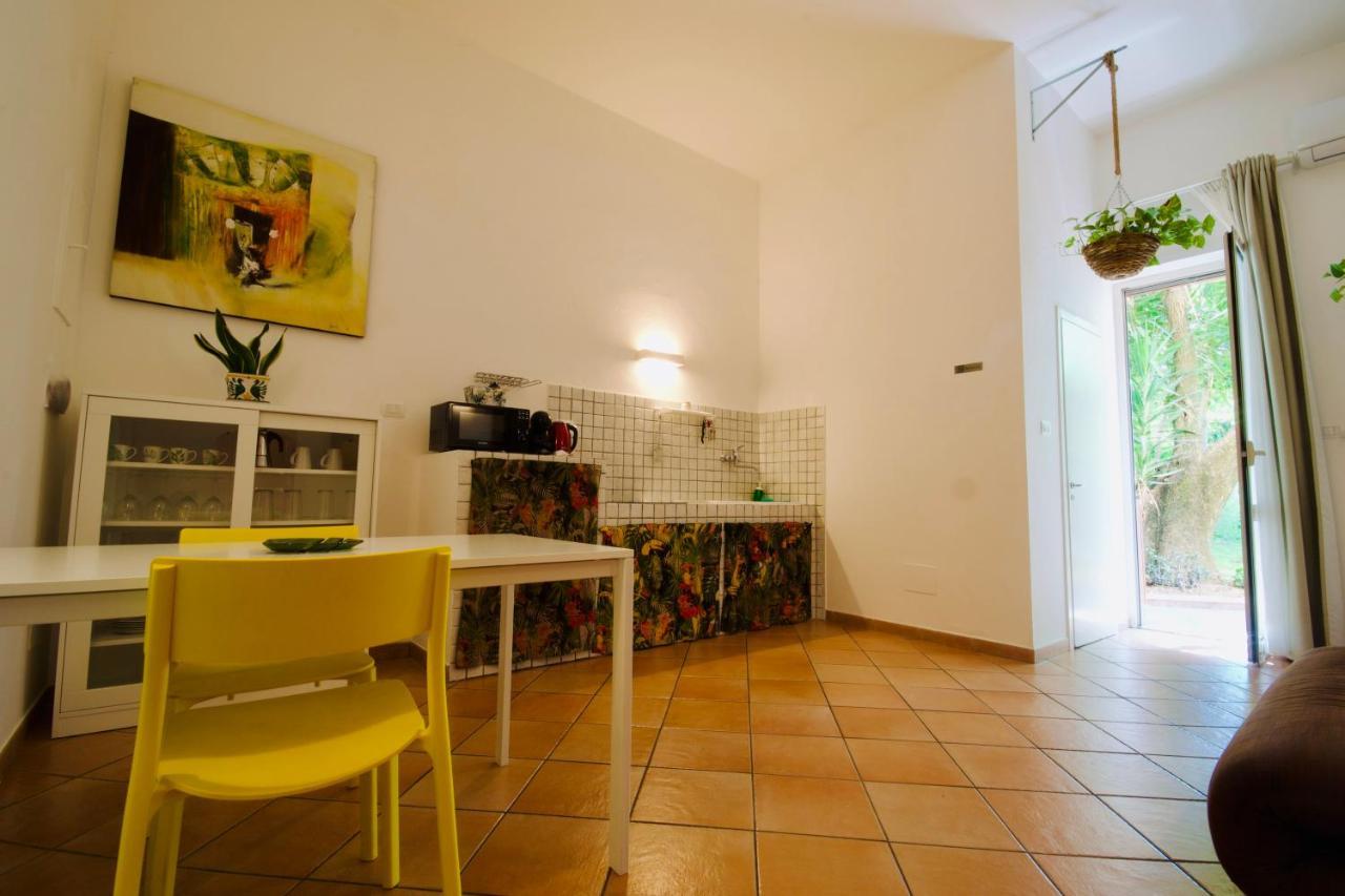 Kiwi Apartment Latina Luaran gambar