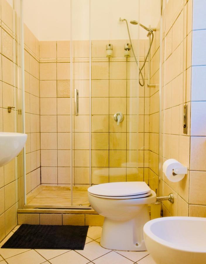 Kiwi Apartment Latina Luaran gambar