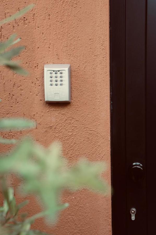 Kiwi Apartment Latina Luaran gambar