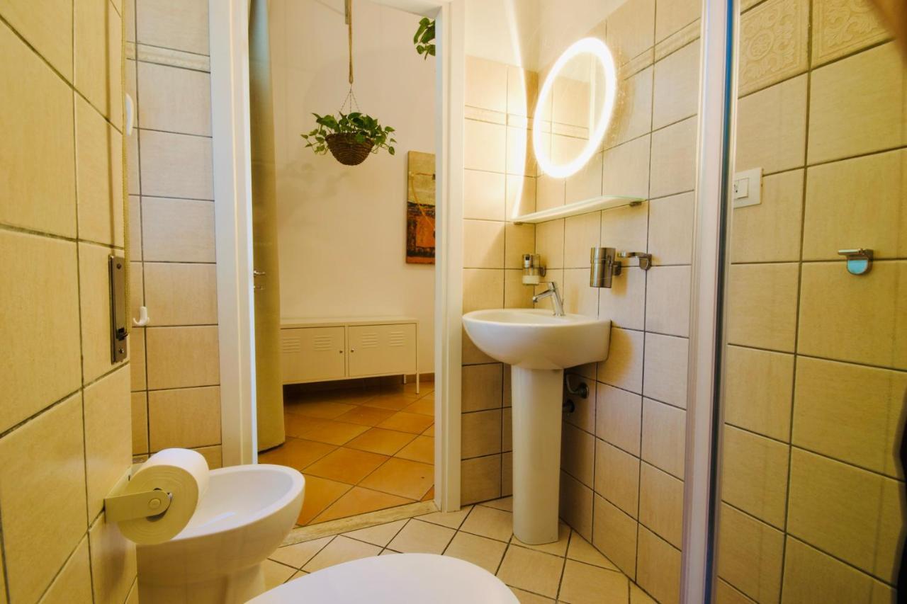 Kiwi Apartment Latina Luaran gambar