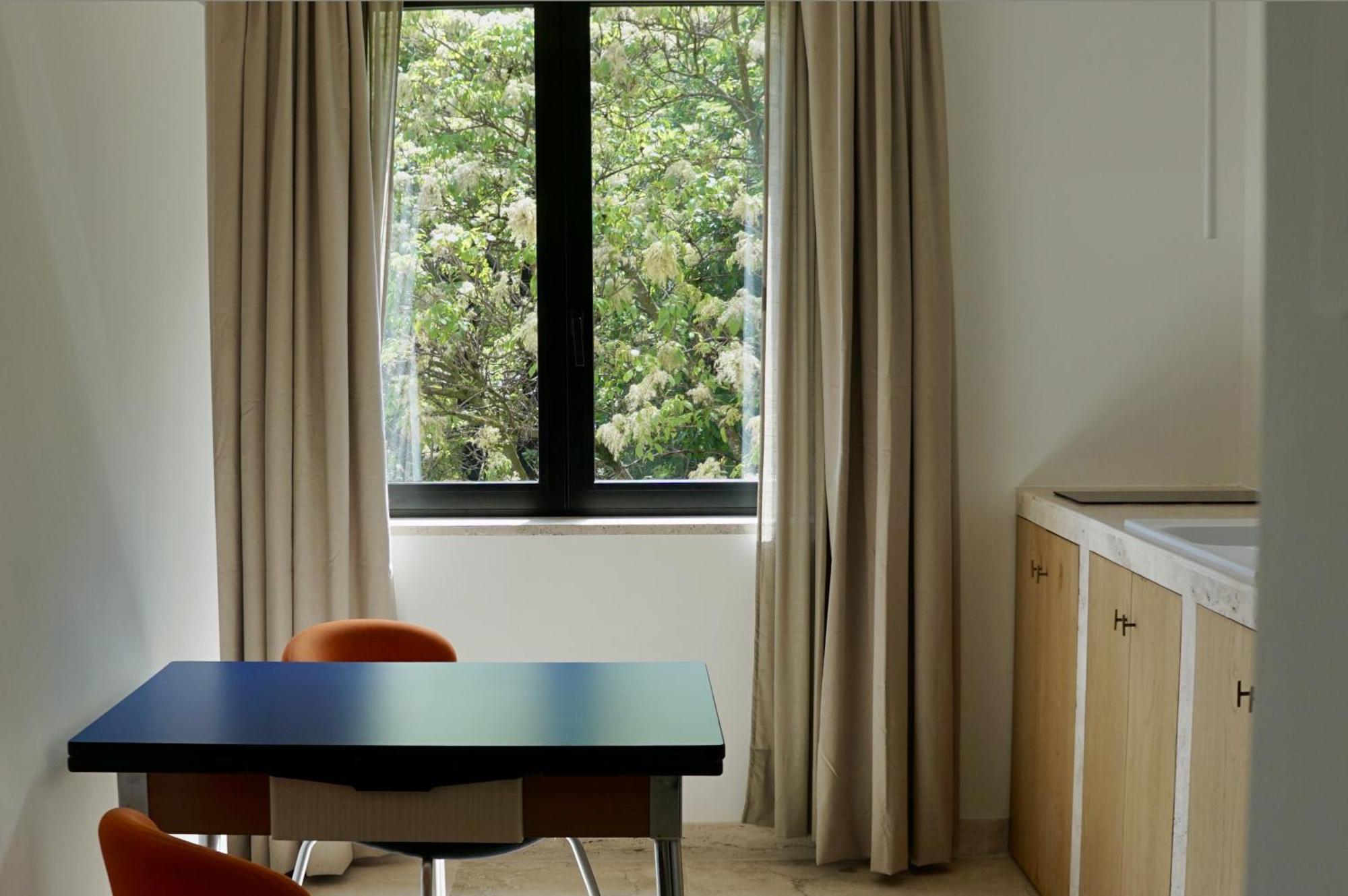 Kiwi Apartment Latina Luaran gambar