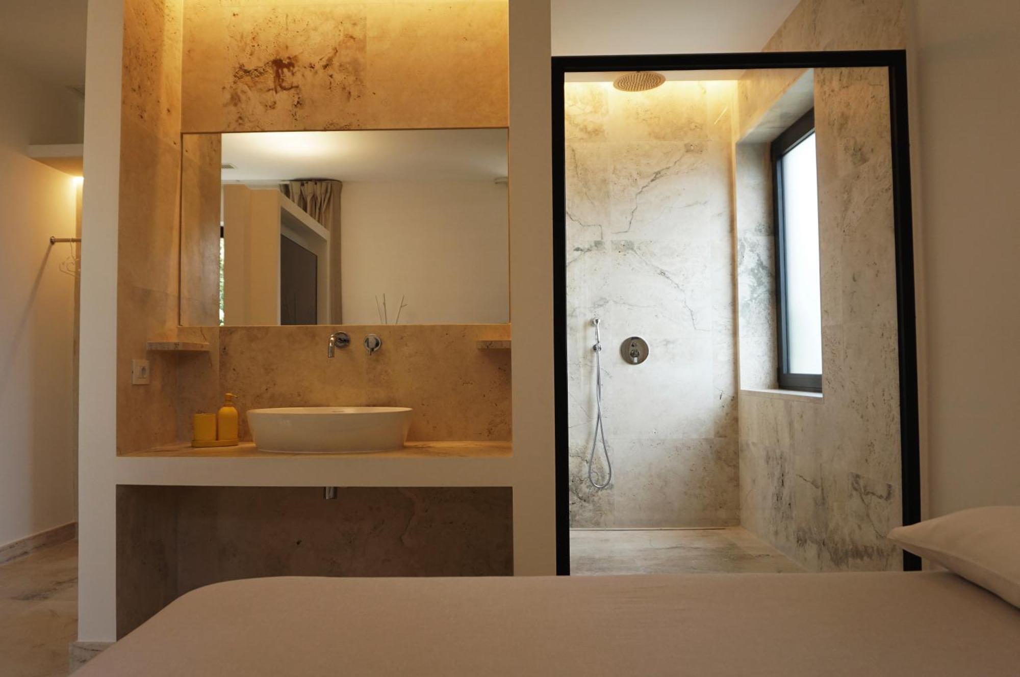 Kiwi Apartment Latina Luaran gambar