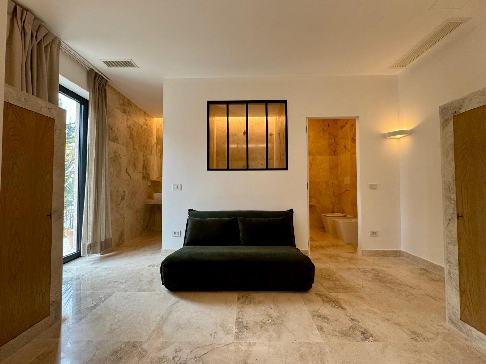 Kiwi Apartment Latina Luaran gambar